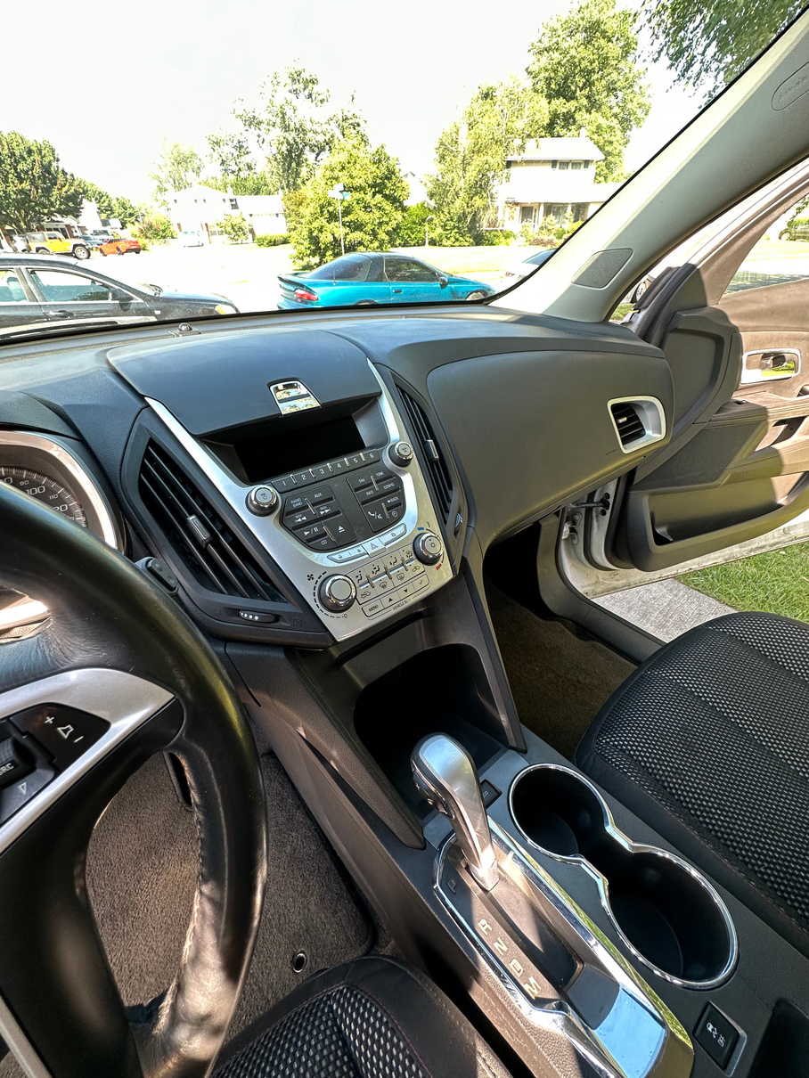 This Chevy Equinox received a basic exterior and interior detail.